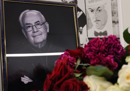 Клятвы у гроба «папы Севы»: фото с прощания с легендой кино Шиловским