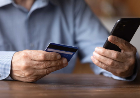 Карты россиян без европейского ВНЖ будут блокировать