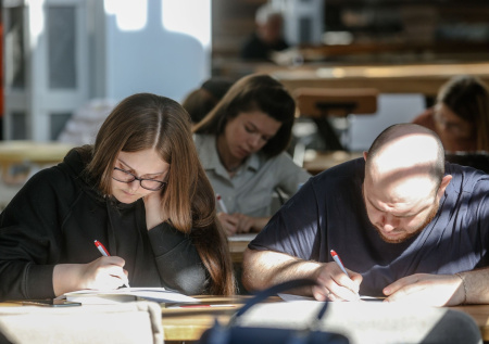 Рособрнадзор вынес предостережения трем российским вузам