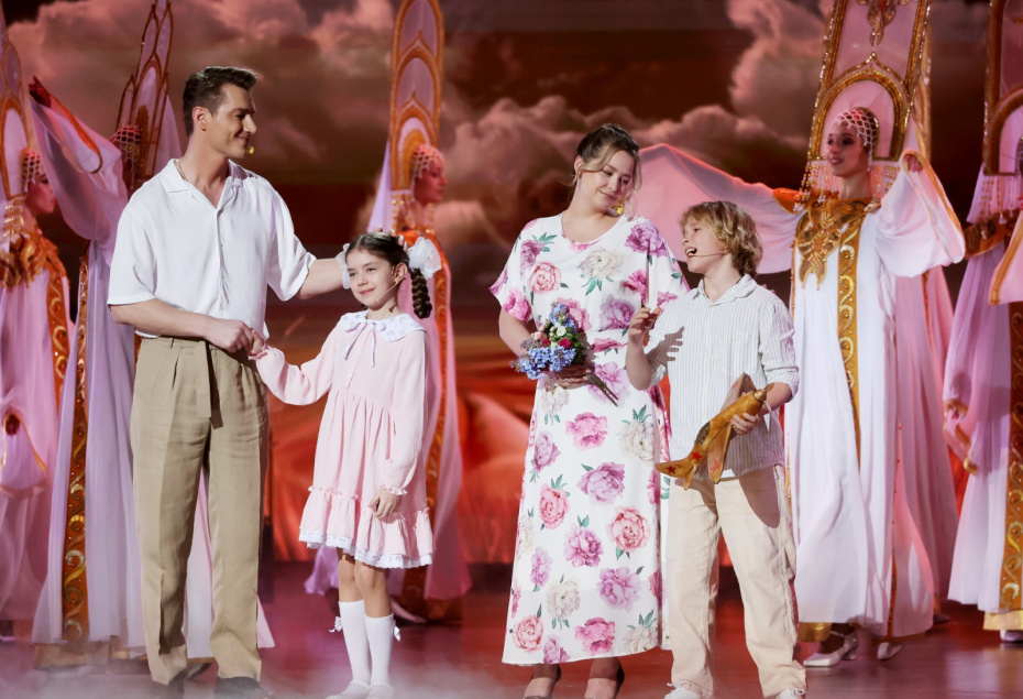 Алексей Воробьев и Аглая Шиловская на концерте, посвящённом 50-летию песни «День Победы»