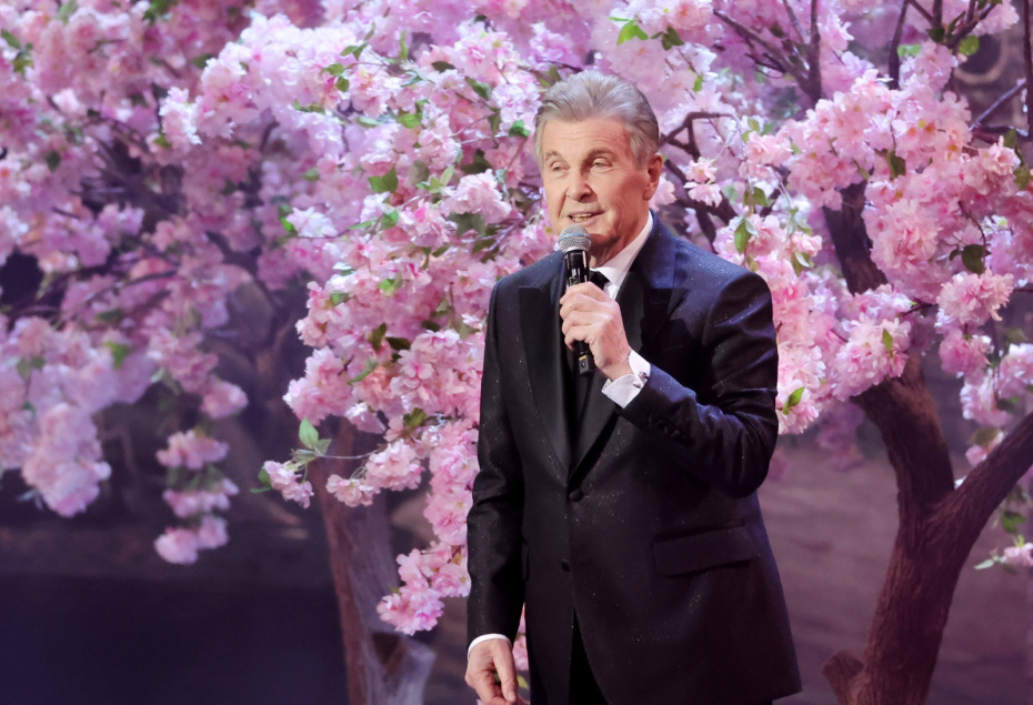 Певец Лев Лещенко на концерте, посвящённом 50-летию песни «День Победы»