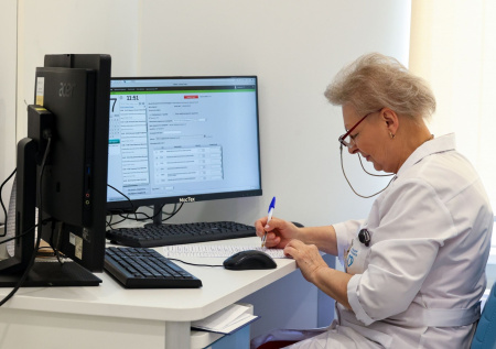 «Перламутровые узелки»: названы симптомы заразного кожного заболевания