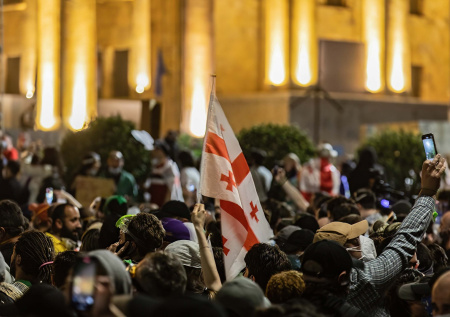 Одна страна будет судиться с BBC из-за фейков о химоружии на протестах