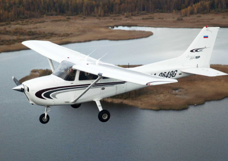 Самолет с женщиной-пилотом на борту и молодым лейтенантом рухнул в озеро