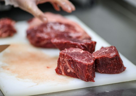 Эксперт раскрыл число стран, которые закупают российское мясо