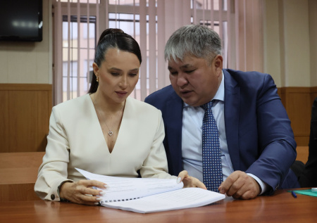 Беременная Лерчек неожиданно сняла кольцо с безымянного пальца