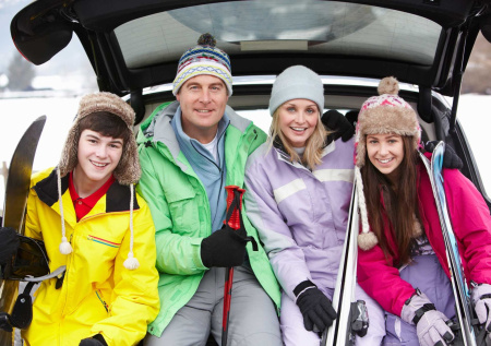 Куда поехать на Новый год с подростками: идеи для незабываемых каникул