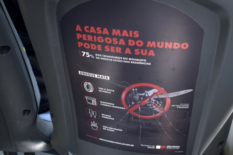 Плакат, информирующий об опасности укусов насекомых