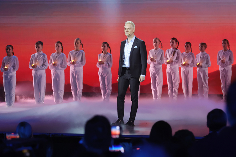 SHAMAN (настоящее имя Ярослав Дронов) на концерте, посвящённом 50-летию песни «День Победы»