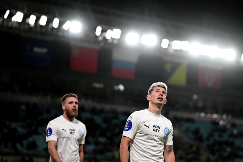 Игроки ФК «Крылья Советов» Иван Сергеев (слева) и Антон Зиньковский