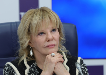 Александра Захарова поблагодарила зрителей театров за связь с элитарностью