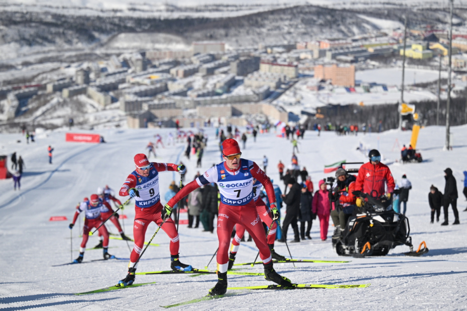 Александр Бакуров на дистанции масс-старта на 10 км свободным стилем в соревнованиях по лыжным гонкам среди мужчин на Кубке России по лыжным гонкам в Кировске