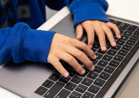 Россиянам раскрыли способ вовлечения детей в мошеннические схемы