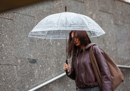 Проливные дожди и тепло до +8? Погода в Москве в выходные: чего ждать