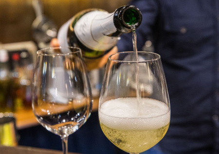 Диетолог дала советы, как правильно выбрать безалкогольное шампанское