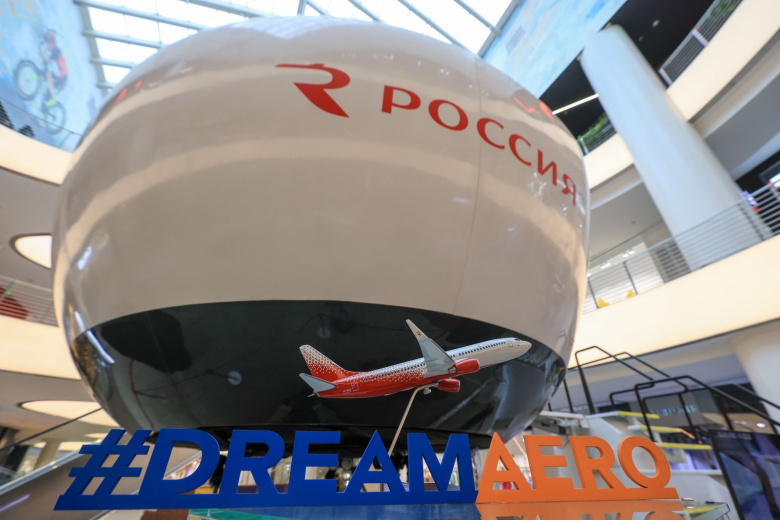 Модель самолета авиакомпании «Россия»