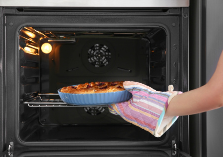 Как добиться румяной выпечки без лишних усилий: простой соляной трюк, который спасает даже капризную духовку