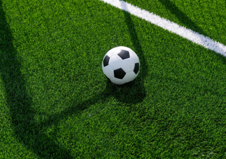 «Пощечины и плевки»: болельщики избили футболистов из-за проигрыша