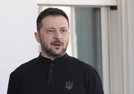 На Украине раскрыли скромную зарплату Зеленского