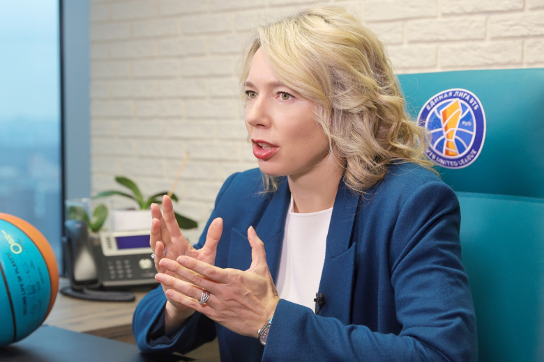 Илон Корстин