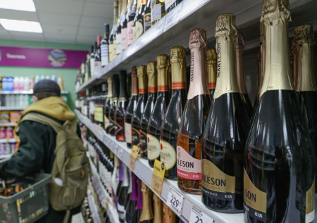 Нарколог оценил идею ограничивать работу круглосуточных магазинов