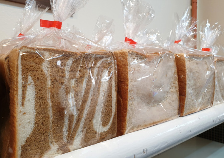 Пластиковые зажимы от хлебных пакетов, которые обычно выбрасывают: неожиданные способы применения дома и на даче, о которых знают немногие