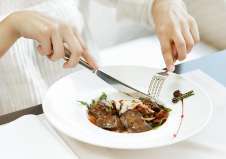 Нефролог рассказала, к чему приводит переизбыток белка