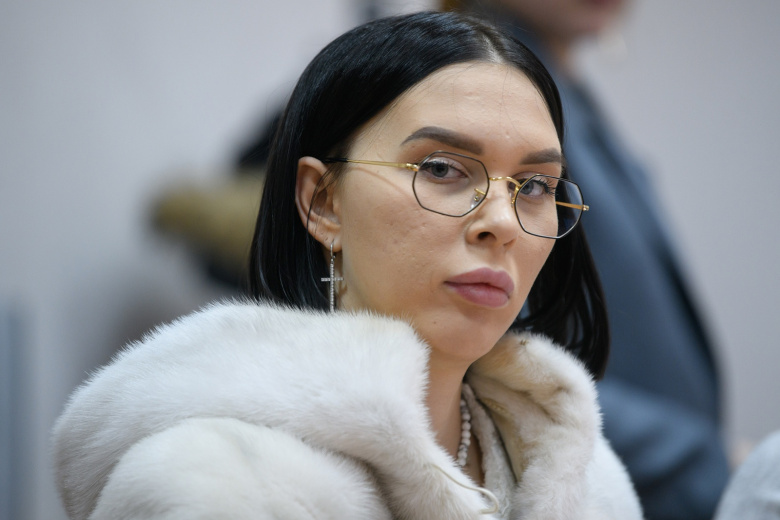 Избрание меры пресечения Яне Шевцовой, обвиняемой в крупном мошенничестве, в Верх-Исетском районном суде