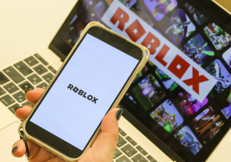 «По-свински поступили»: Милонов объяснил блокировку Roblox в России