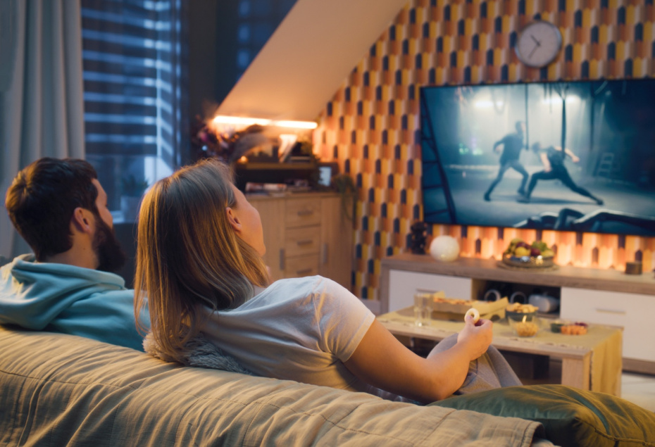 Как выбрать диагональ ТВ под размер комнаты, чтобы от картинки не мутило