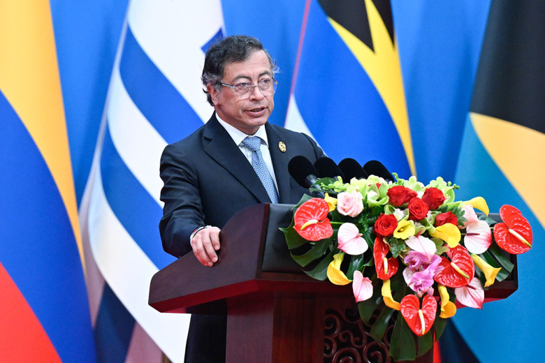 Густаво Петро