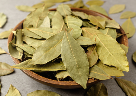 Неожиданный секрет идеальной вареной картошки: как один простой лист меняет вкус блюда — и почему хозяйки редко о нем вспоминают