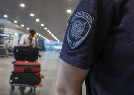 В Пулково задержали подозреваемую в мошенничестве