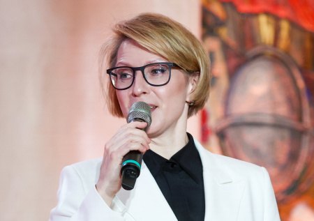 «Падение было эпичным»: ведущая «Голоса» получила травму во время съемок