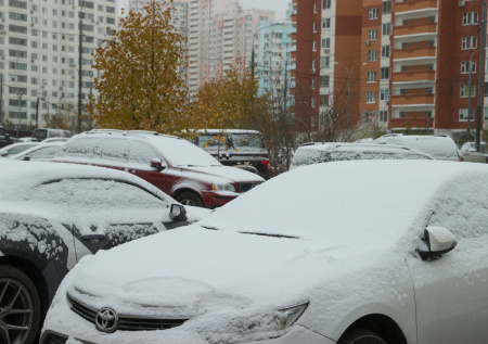 Россиянам рассказали, когда за не очищенную от снега машину грозит штраф