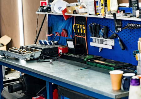 Мечта каждого мастера: делаем универсальный стол для работы в гараже