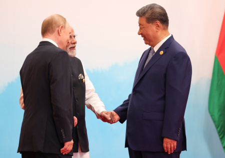 Путин назвал Китай и Индию близкими друзьями России