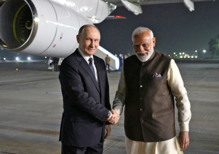 Политолог объяснил неожиданное решение Моди лично встретить Путина у трапа