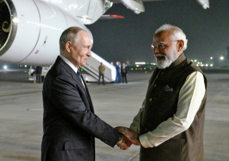 Моди лично встретил Путина в аэропорту Нью-Дели