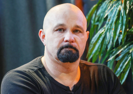 Нарколог Шуров ответил критикам шоу «Звезды под капельницей»