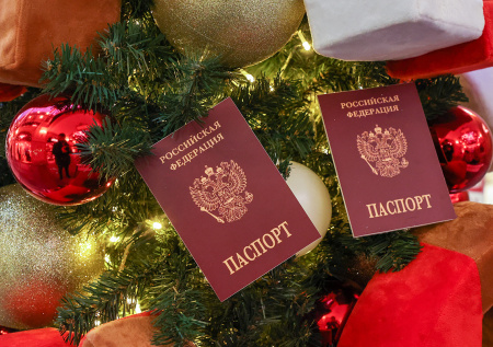 «Анахронизм»: в ОП предложили замену бумажным паспортам