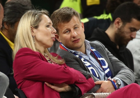 Корстин рассказала историю знакомства с мужем