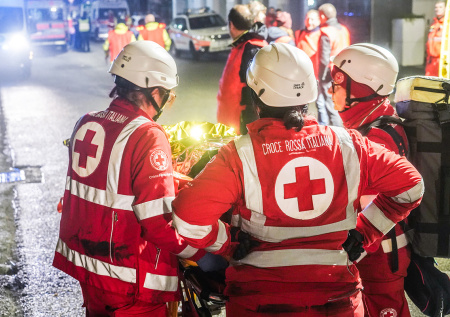 Один человек погиб и трое пострадали при крушении вертолета в Италии