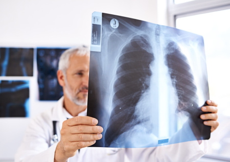 Онколог оценил риски курения кальяна