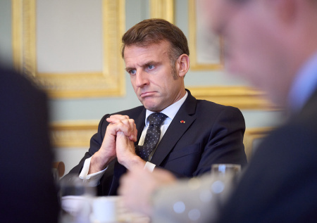 Во Франции пришли в ярость из-за нападок Макрона на США