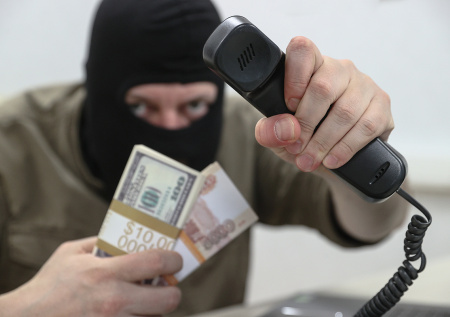 В МВД рассказали, как мошенники давят на эмоции россиян