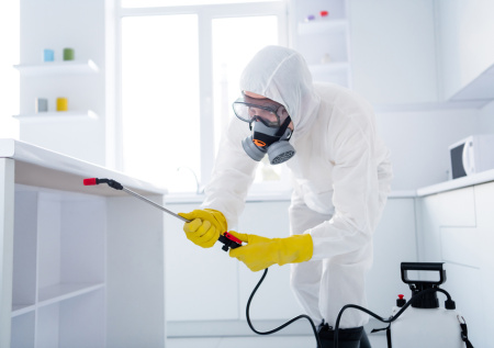 Яд в легких, соседи без крова: жильцы потравили друг друга вместо тараканов