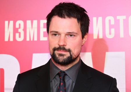 Стал жертвой мошенников? Как живет Козловский, вернулся ли в Россию