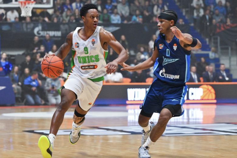 Си Джей Брайс (УНИКС) и Трент Фрэйзер (Зенит) в матче турнира WINLINE Basket Cup 2025 в Москве