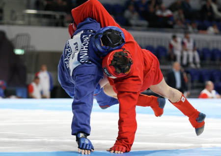 «Важный шаг»: спортсменов допустили до мировых состязаний под флагом России